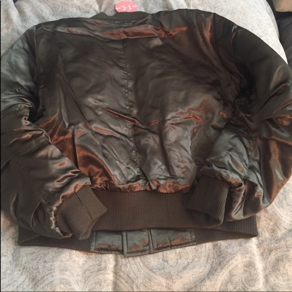 PM EDITOR PICK/HP! ARMY GREEN PUFFER BOMBER JACKET - Picture 8 of 8